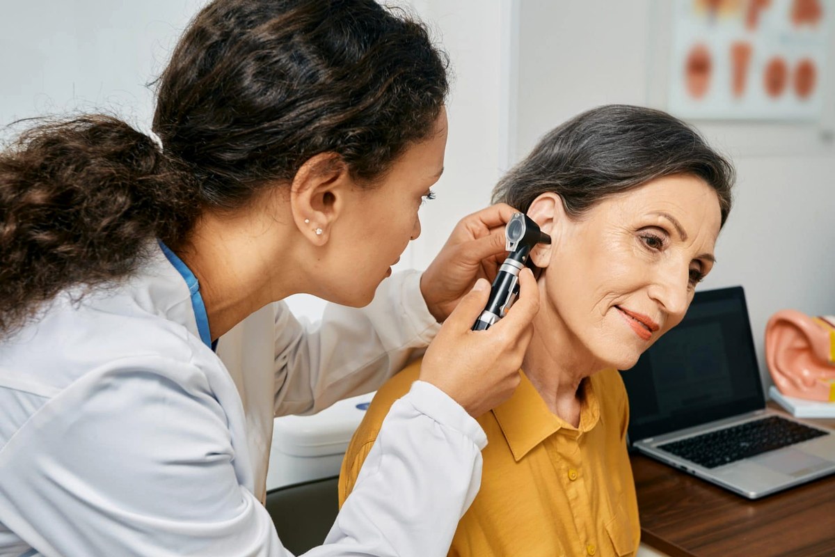 Ear health illustration for Ear Pain With a Cold