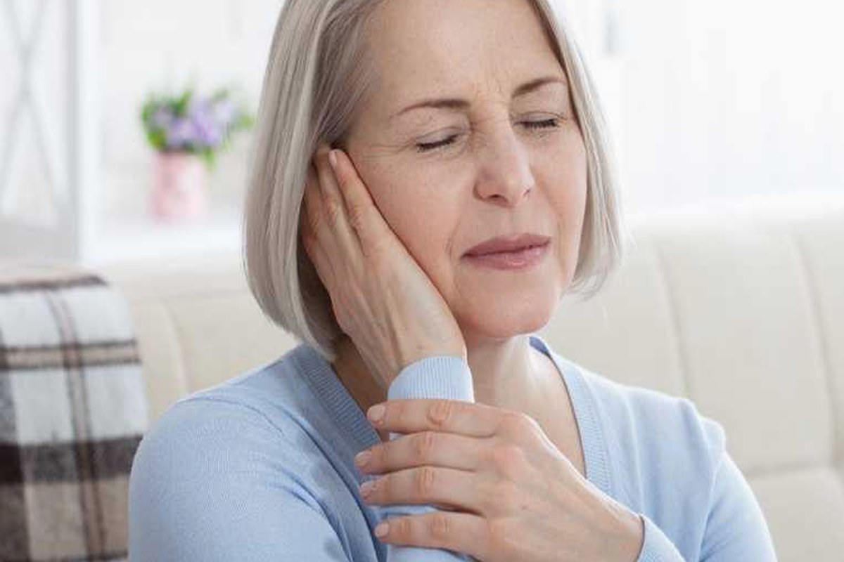 Ear health illustration for Ear Pain With a Cold