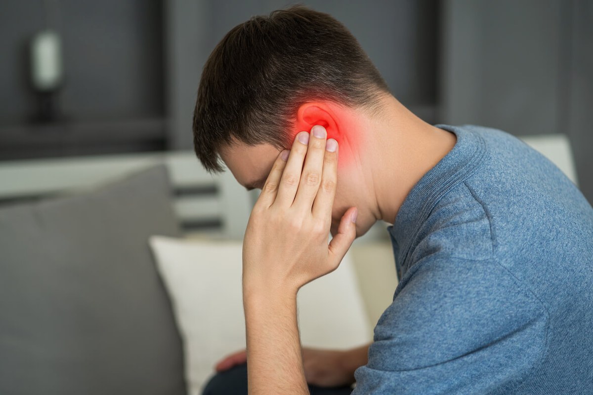 Ear health illustration for Ear Pain With a Cold
