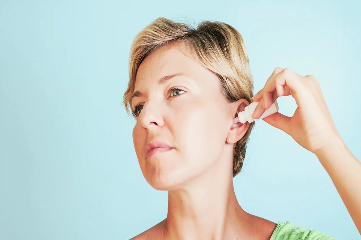 Ear health illustration for Ear Pain With a Sore Throat